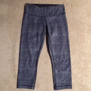 Lululemon lightweight crop
